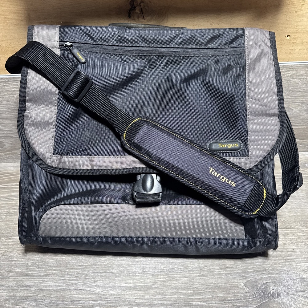 Targus XL 17" Laptop Messenger Black Gray Bag Computer Case Carrying With Strap